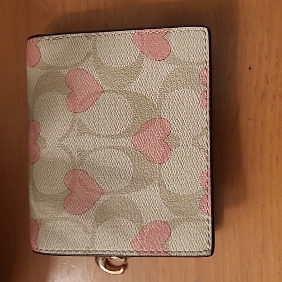 Coach Snap Wallet In Signature Canvas With Heart Print - Picture 2 of 5